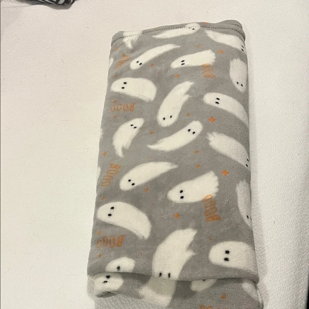 Cozy Ghost Patterned Gray Fleece Throw Blanket